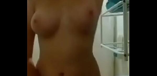  Mexicana manda video para su novio desde el baño